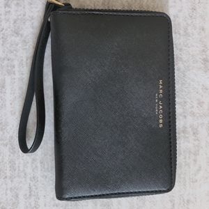Marc Jacobs zip around wallet